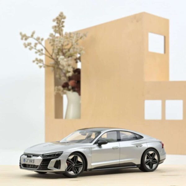 norev - 1:18 audi rs e-tron gt 2021 silver diecast model (188381)