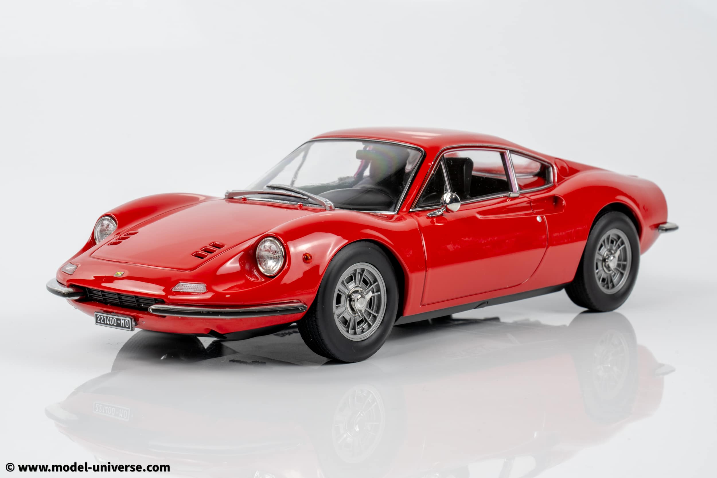 Norev - 1:18 Ferrari Dino 246 GT Red 1968 - Diecast Model 4 Norev - 1:18 Ferrari Dino 246 GT Red 1968 - Diecast Model