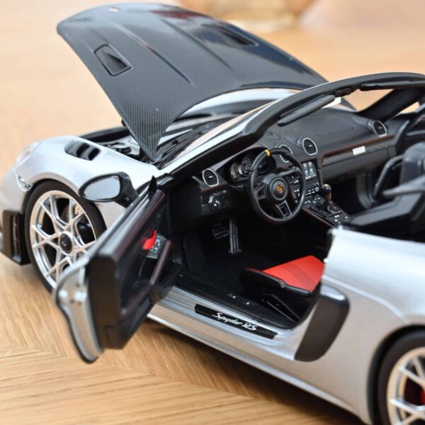 Norev - 1:18 Porsche 718 Spyder RS 2023 GT Silver Metallic - Diecast Model 9 Norev - 1:18 Porsche 718 Spyder RS 2023 GT Silver Metallic - Diecast Model