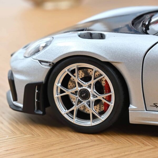 Norev - 1:18 Porsche 718 Spyder RS 2023 GT Silver Metallic - Diecast Model 10 Norev - 1:18 Porsche 718 Spyder RS 2023 GT Silver Metallic - Diecast Model