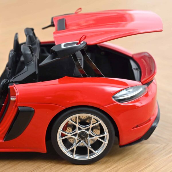 Norev - 1:18 Porsche 718 Spyder RS 2023 Guards Red - Diecast Model 8 Norev - 1:18 Porsche 718 Spyder RS 2023 Guards Red - Diecast Model