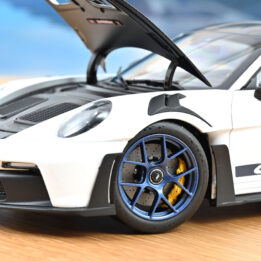 Norev - 1:18 Porsche 911 GT3 RS w/Weissach Pack White Indigo Blue 2022