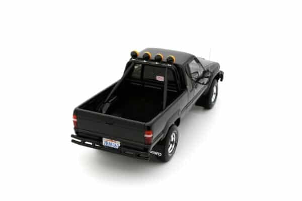 Toyota Hilux SR5 Glossy Black 202 1985 - 1:18 Scale Limited Edition Resin Model by Otto Mobile