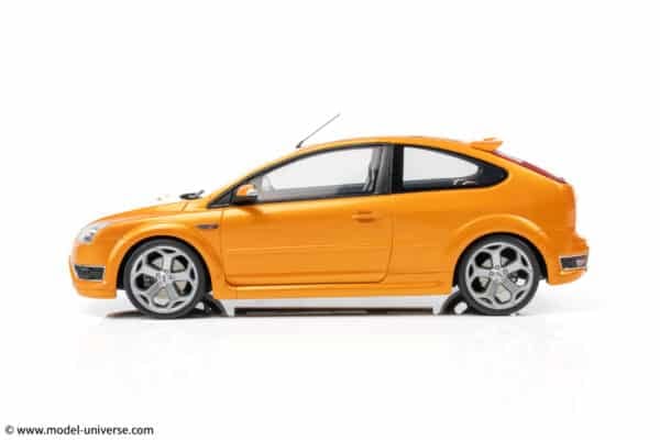 Otto Mobile - 1:18 Ford Focus Mk.2 ST 2.5 Electric Orange 2006 UK RHD Special - Limited Edition Resin Model
