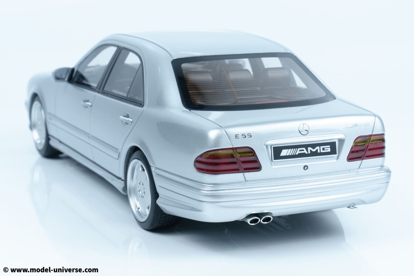 Otto Mobile - 1:18 Mercedes-Benz E55 AMG W210 Brilliant Silver