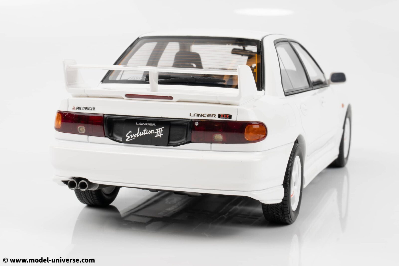 Otto Mobile - 1:18 Mitsubishi Lancer Evo III Scotia White 1995