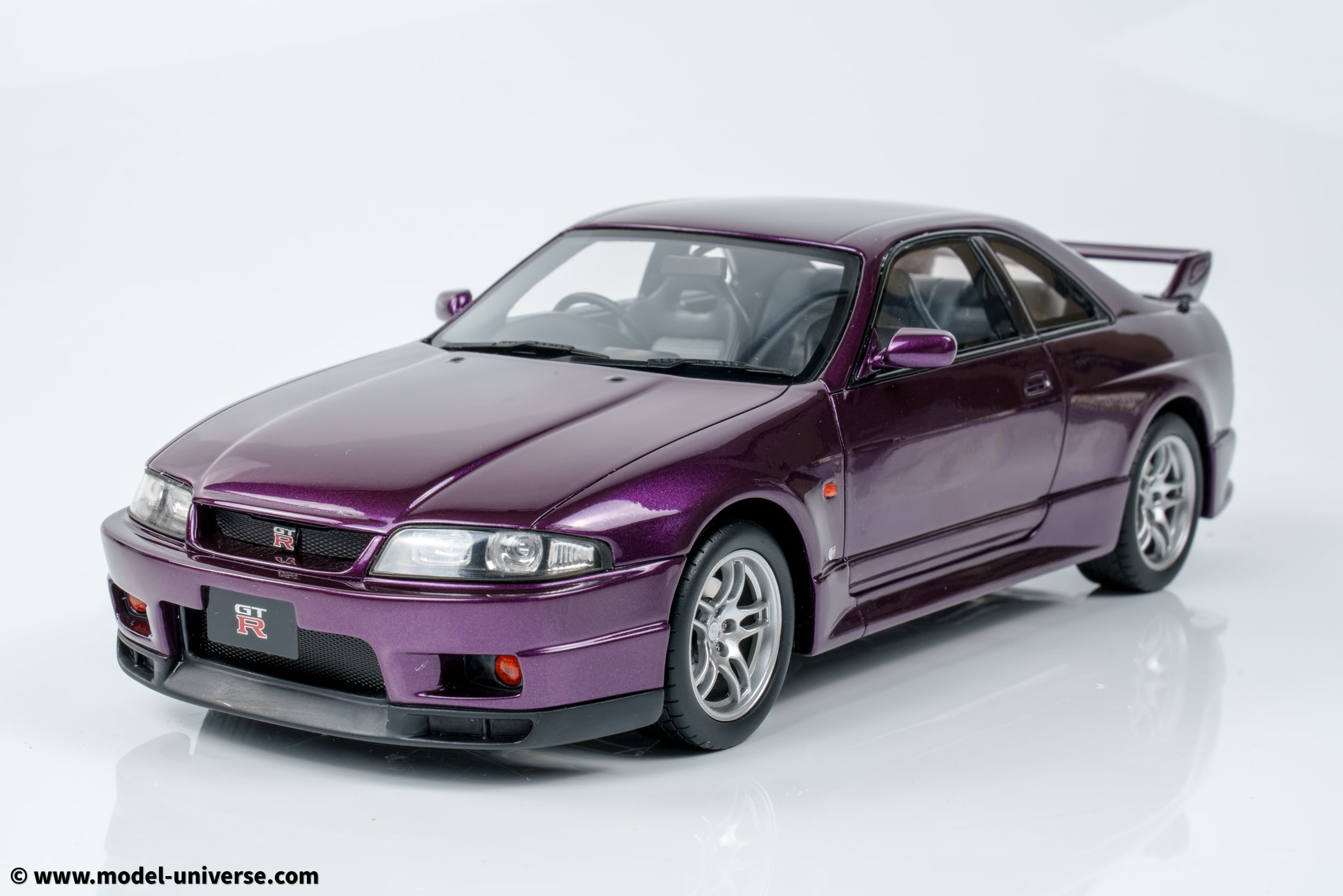 Otto Mobile - 1:18 Nissan Skyline GT-R R33 V-Spec Midnight Purple 1995 - Limited Edition Resin Model 5 Otto Mobile - 1:18 Nissan Skyline GT-R R33 V-Spec Midnight Purple 1995 - Limited Edition Resin Model