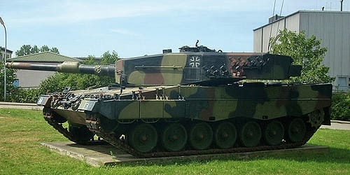 minichamps - 1:35 leopard 2a4 pzbtl 33 - 2007 tank