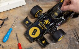 1:8 Lotus 72D No.8 Emerson Fittipaldi Winner 1972 British GP - Diecast Pre-Painted Model Kit - Pocher