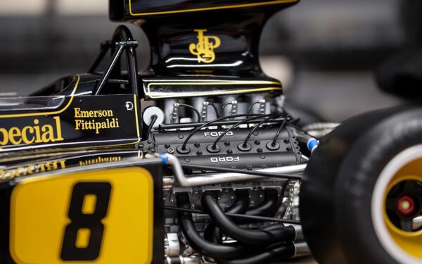 1:8 Lotus 72D No.8 Emerson Fittipaldi Winner 1972 British GP - Diecast Pre-Painted Model Kit - Pocher