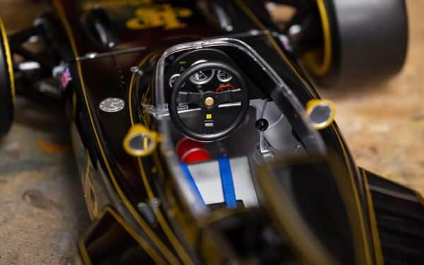 1:8 Lotus 72D No.8 Emerson Fittipaldi Winner 1972 British GP - Diecast Pre-Painted Model Kit - Pocher