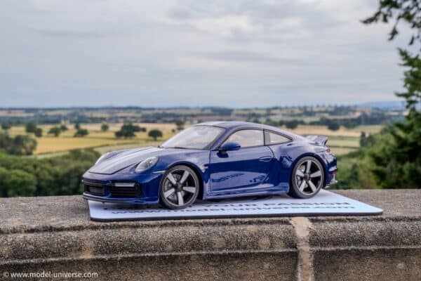 Minichamps - 1:18 Porsche 911 Sport Classic 2022 Dark Blue Metallic - Diecast Model (Full Openings)