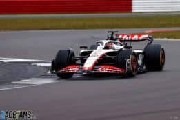 minichamps - 1:43 moneygram haas f1 team vf-23 - kevin magnussen – 2023