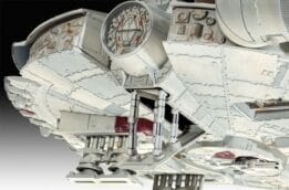 revell 06718 millenium falcon detail image 2 large