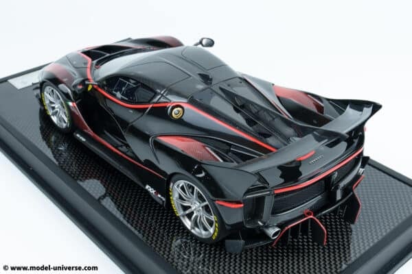 Runner - 1:18 Ferrari FXX-K EVO Black / Red - Limited Edition Resin Model