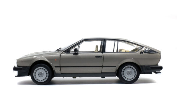 Solido Alfa Romeo GTV6 Silver 1:18 scale diecast model car S1802304