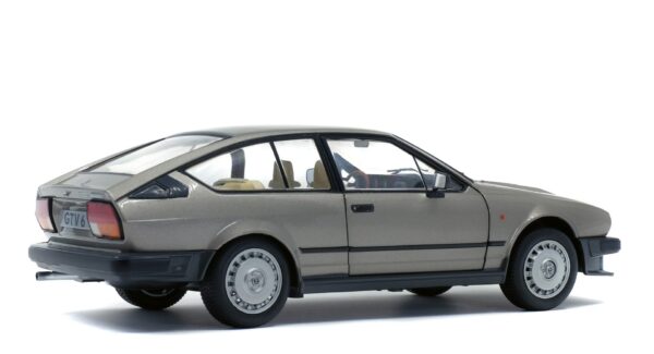 Solido Alfa Romeo GTV6 Silver 1:18 scale diecast model car S1802304