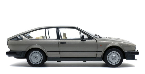 Solido Alfa Romeo GTV6 Silver 1:18 scale diecast model car S1802304