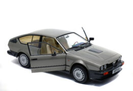 Solido Alfa Romeo GTV6 Silver 1:18 scale diecast model car S1802304