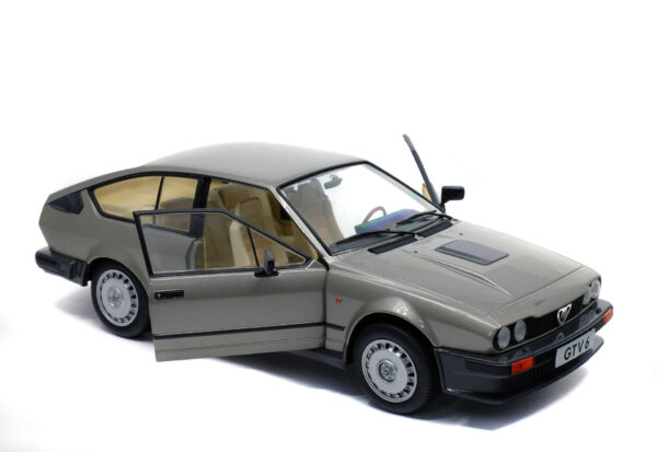 Solido Alfa Romeo GTV6 Silver 1:18 scale diecast model car S1802304