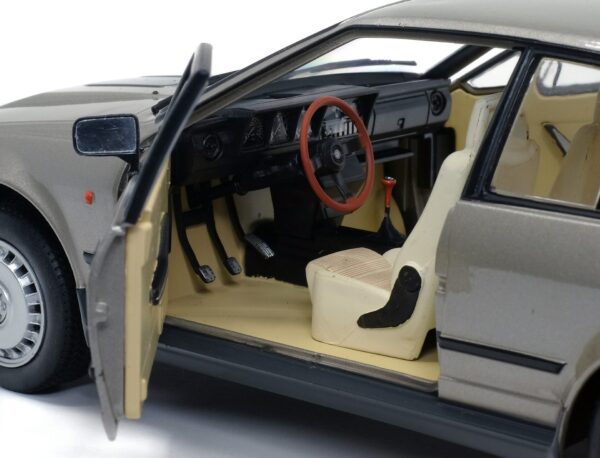 Solido Alfa Romeo GTV6 Silver 1:18 scale diecast model car S1802304
