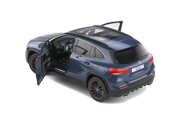 Solido Mercedes GLA AMG Line 1:18 scale diecast model car S1805203