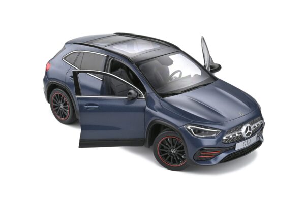 Solido Mercedes GLA AMG Line 1:18 scale diecast model car S1805203