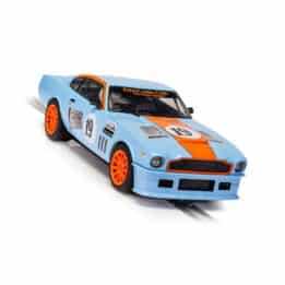 scalextric aston martin v8 - gulf edition - rikki cann racing - 1:32 slot cars (c4209)