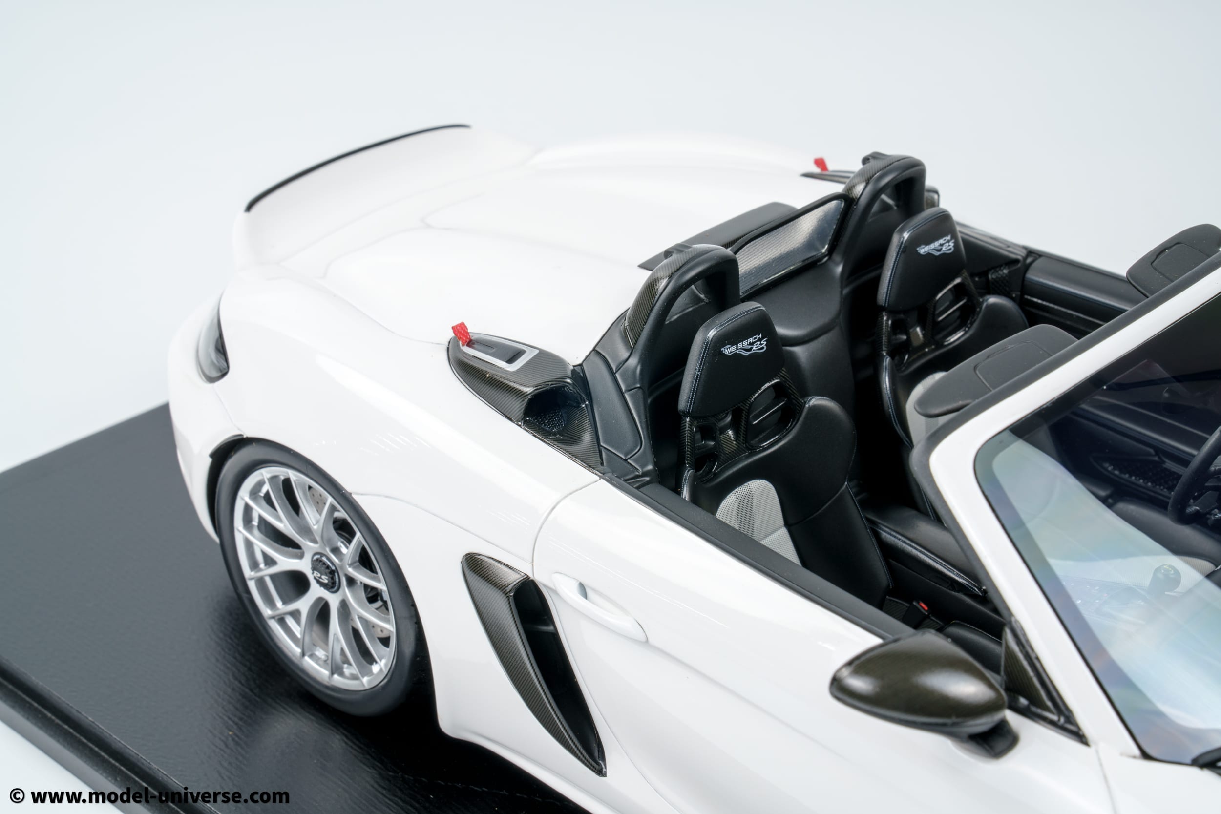 シューコ - 1:12 ポルシェ 718 スパイダー RS ホワイト 2023 - レジン