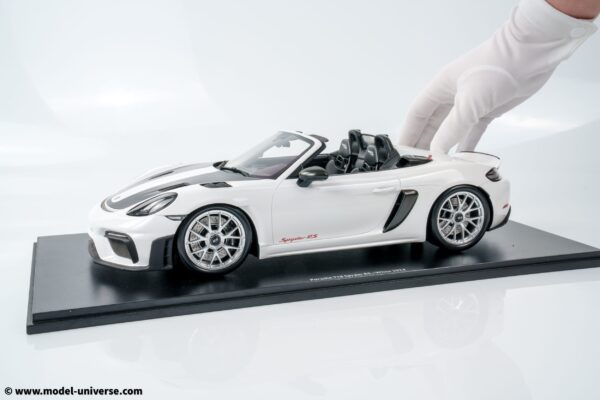 Schuco - 1:12 Porsche 718 Spyder RS White 2023 - Resin Model 14 Schuco - 1:12 Porsche 718 Spyder RS White 2023 - Resin Model