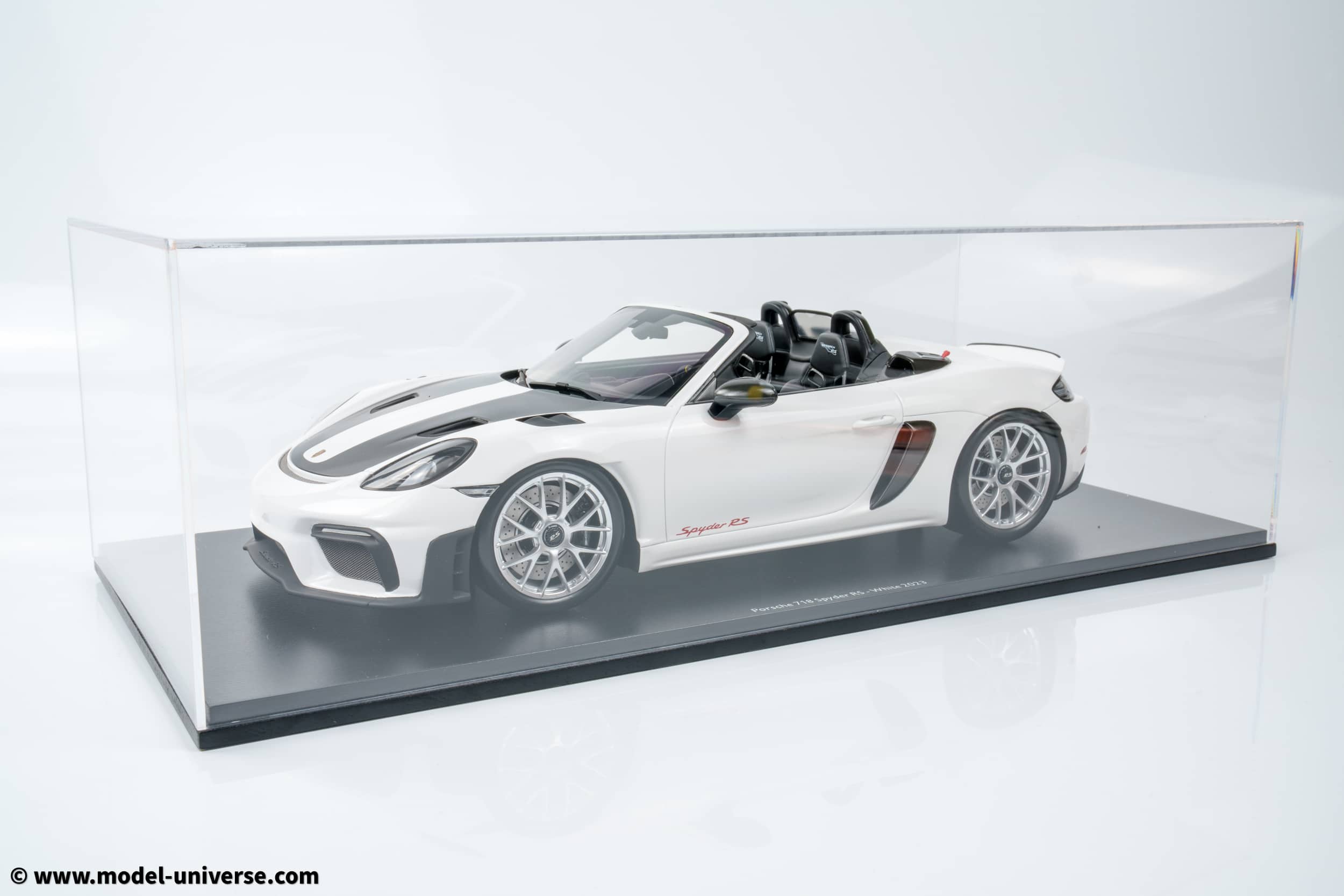 schuco-12U00012-porsche-spyder