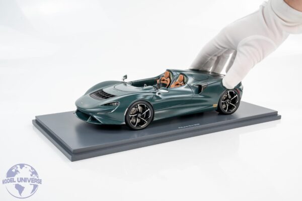 Schuco - 1:18 McLaren Elva Carbon Green 2020 - Resin Model 8 Schuco - 1:18 McLaren Elva Carbon Green 2020 - Resin Model