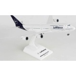 Skymarks - 1:200 Boeing B747-8i Lufthansa w/Gear New Livery