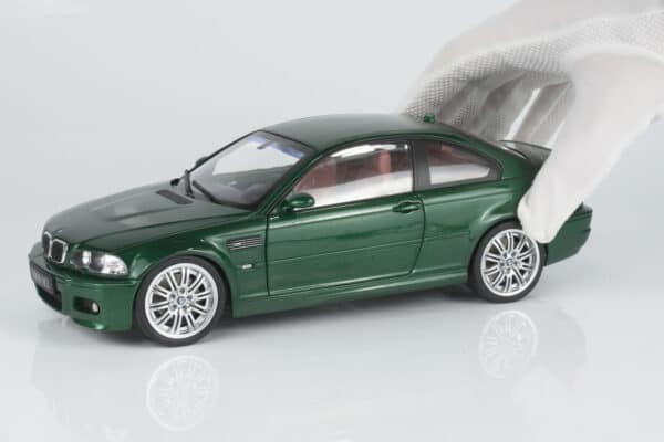 Solido 1:18 BMW E46 M3 Coupe Oxford Green 2000 (SOL 1806507) Diecast Model 12 Solido 1:18 BMW E46 M3 Coupe Oxford Green 2000 (SOL 1806507) diecast model – in white-gloved hand for scale