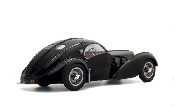 Solido 1:18 Bugatti Type 57 SC Atlantic Black 1937 (S1802101) diecast model – rear three-quarter view