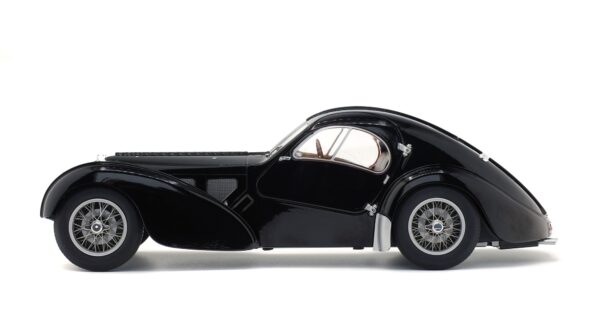 Solido 1:18 Bugatti Type 57 SC Atlantic Black 1937 (S1802101) diecast model – side profile