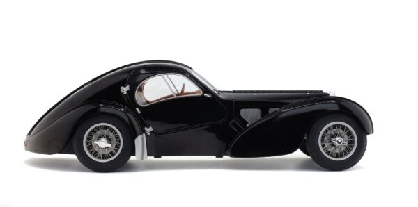 Solido 1:18 Bugatti Type 57 SC Atlantic Black 1937 (S1802101) Diecast Model 12 Solido 1:18 Bugatti Type 57 SC Atlantic Black 1937 (S1802101) diecast model – side view