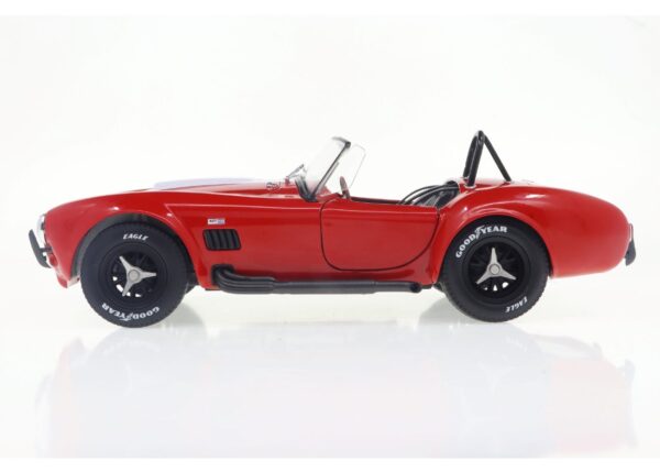 Solido 1:18 AC Shelby Cobra 427 S/C Red 1965 (S1804911) Diecast Model 8 Solido 1:18 Shelby Cobra 427 S/C Red 1965 (S1804911) diecast model – side profile