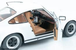 Solido - 1:18 Porsche 911 (930) 3.0 SC Grand Prix White 1974 - Diecast Model