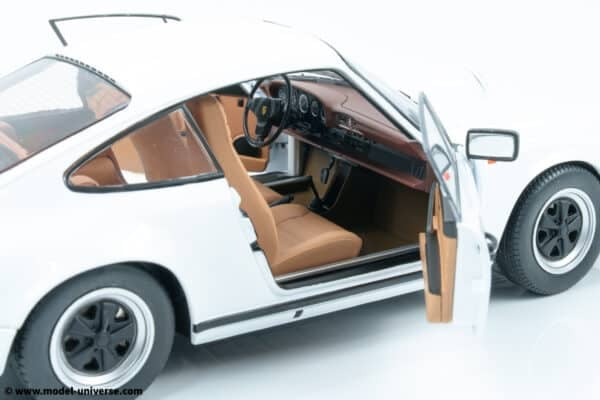 Solido - 1:18 Porsche 911 (930) 3.0 SC Grand Prix White 1974 - Diecast Model