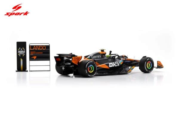 Spark 1:18 McLaren MCL39 No.4 Lando Norris F1 World Champion 3rd Abu Dhabi GP 2025 with Pitboard (18S1118) Resin Model - Image 2