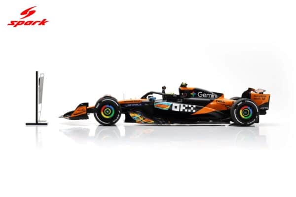Spark 1:18 McLaren MCL39 No.4 Lando Norris F1 World Champion 3rd Abu Dhabi GP 2025 with Pitboard (18S1118) Resin Model 15 Spark 1:18 McLaren MCL39 No.4 Lando Norris F1 World Champion 3rd Abu Dhabi GP 2025 with Pitboard (18S1118) Resin Model - Image 4