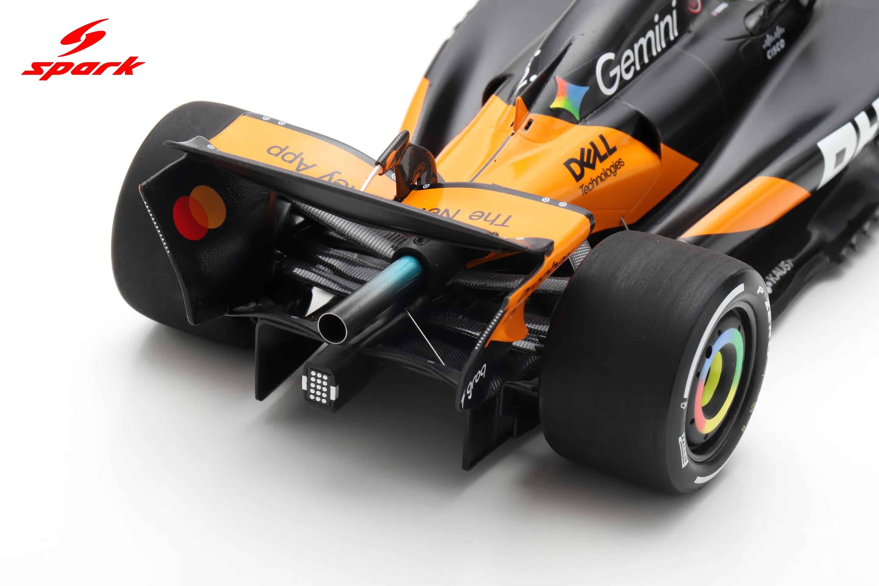 Spark 1:18 McLaren MCL39 No.4 Lando Norris F1 World Champion 3rd Abu Dhabi GP 2025 with Pitboard (18S1118) Resin Model 9 Spark 1:18 McLaren MCL39 No.4 Lando Norris F1 World Champion 3rd Abu Dhabi GP 2025 with Pitboard (18S1118) Resin Model - Image 9