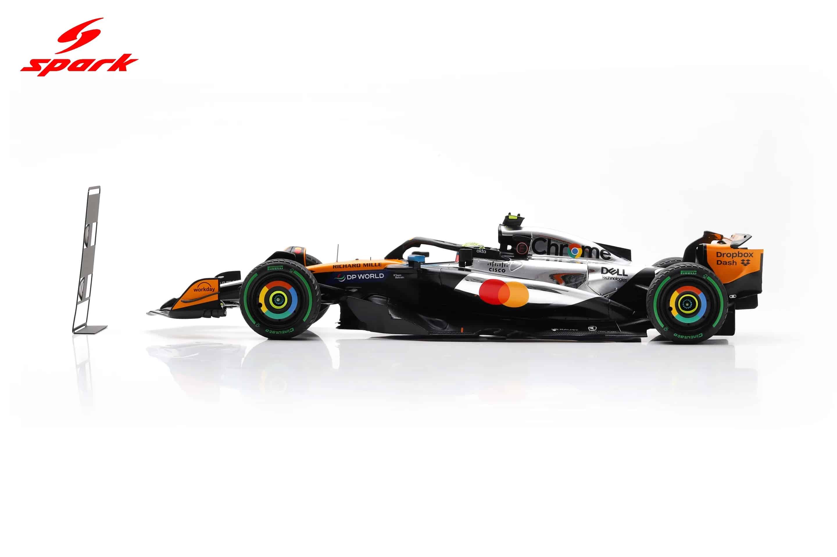 Spark 1:18 McLaren MCL39 No.4 Lando Norris Winner British GP 2025 with Pitboard (18S1010) Resin Model 2 Spark 1:18 McLaren MCL39 No.4 Lando Norris Winner British GP 2025 (18S1010) Resin Model - Image 2