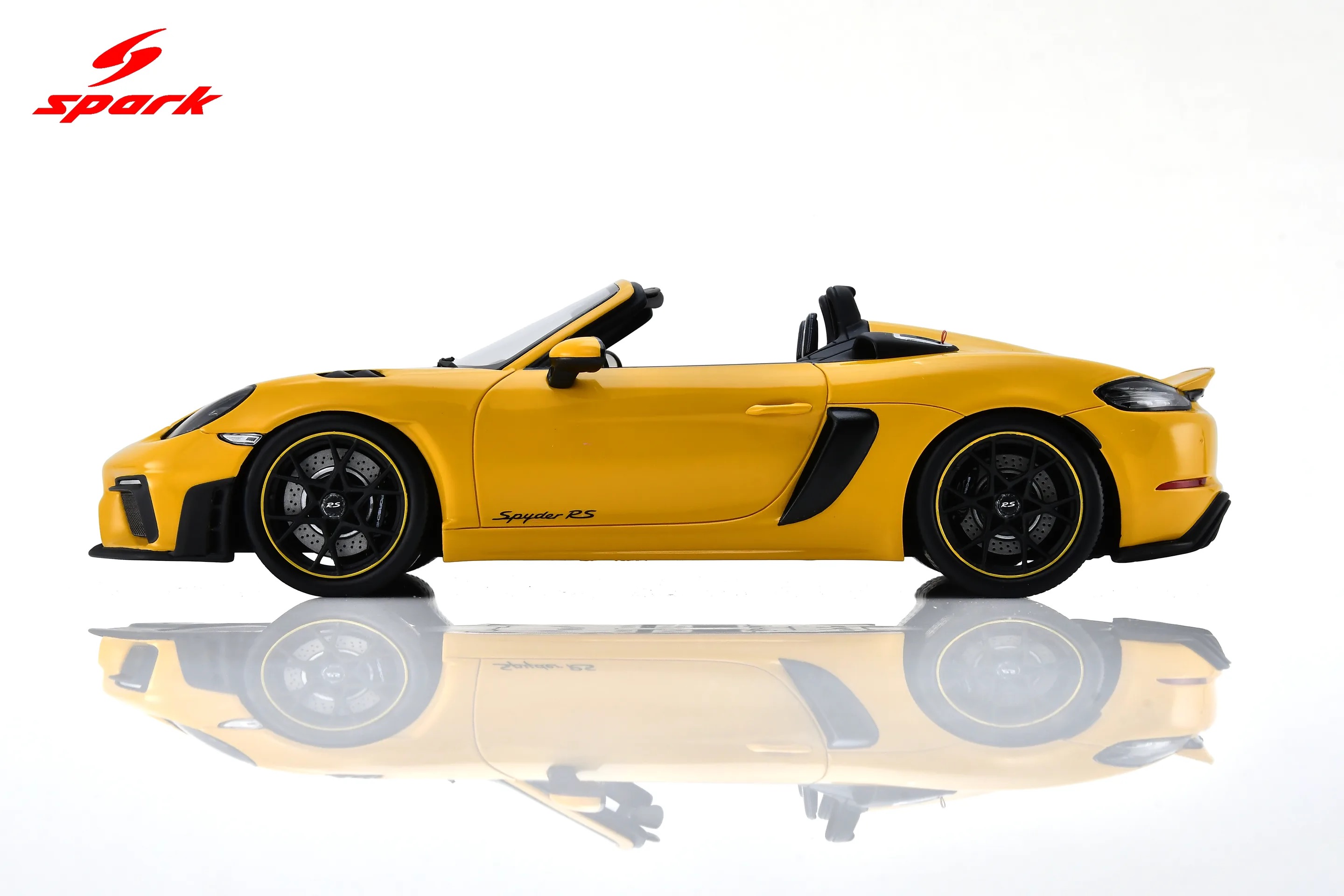 Spark 1:18 Porsche 718 Spyder RS - Speed Yellow - 2023 (18S1091) - Resin Model 4 Spark 1:18 Porsche 718 Spyder RS Speed Yellow 2023 (18S1091) Diecast Model - Image 2