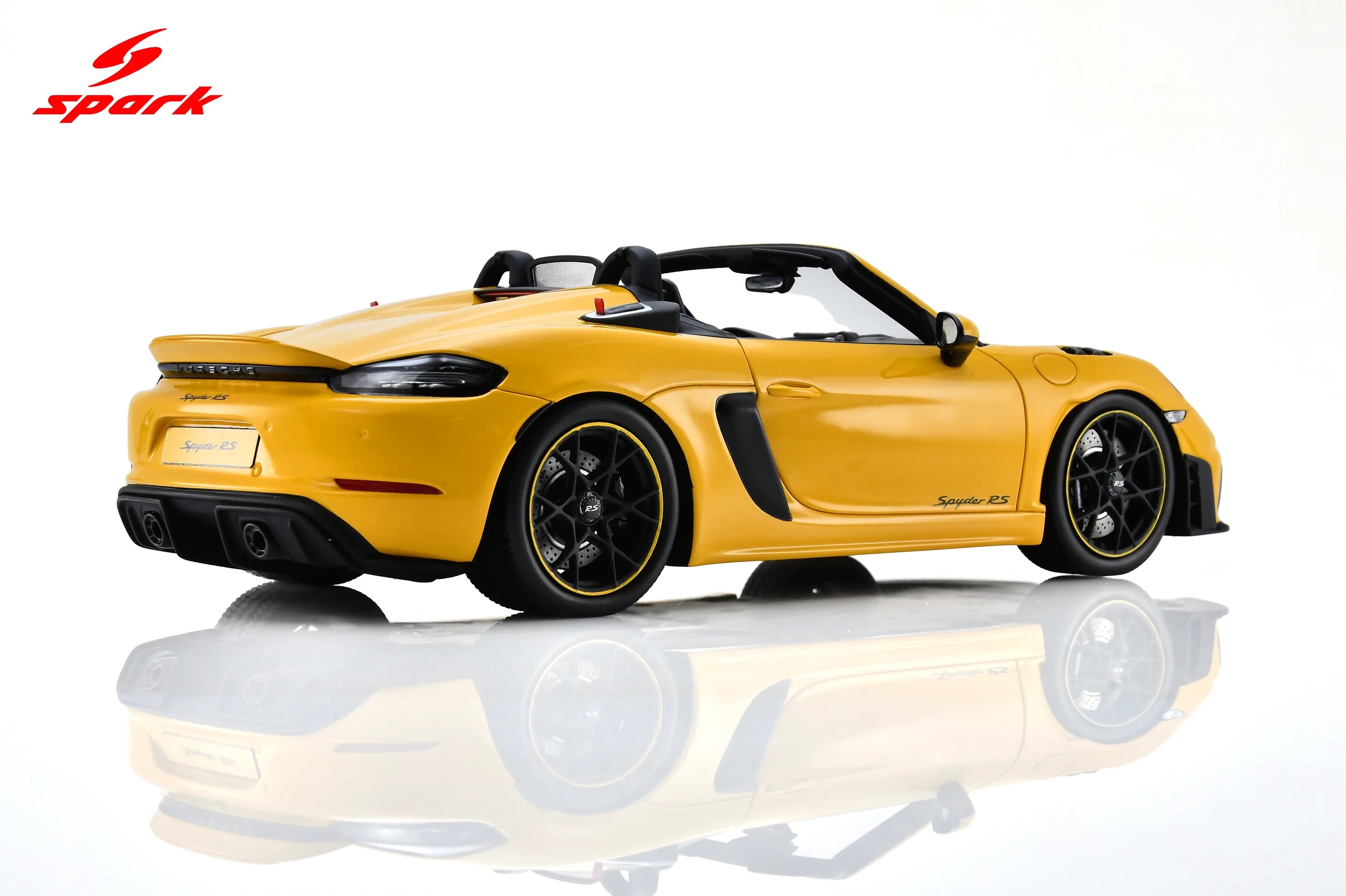 Spark 1:18 Porsche 718 Spyder RS - Speed Yellow - 2023 (18S1091) - Resin Model 3 Spark 1:18 Porsche 718 Spyder RS Speed Yellow 2023 (18S1091) Diecast Model - Image 4