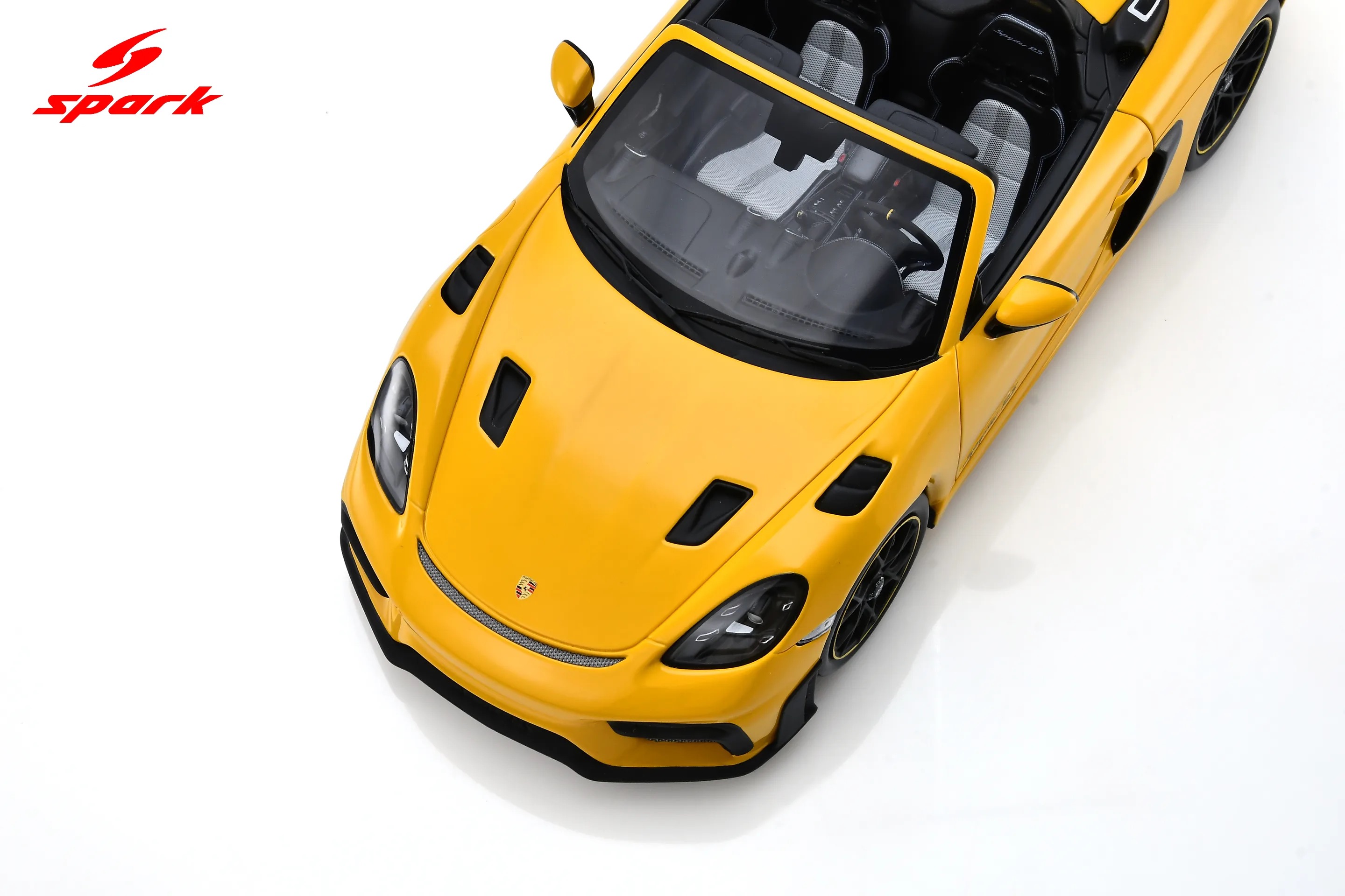 Spark 1:18 Porsche 718 Spyder RS - Speed Yellow - 2023 (18S1091) - Resin Model 7 Spark 1:18 Porsche 718 Spyder RS Speed Yellow 2023 (18S1091) Diecast Model - Image 8