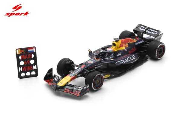 Spark 1:43 Oracle Red Bull Racing RB21 No.1 Winner Las Vegas GP 2025 Max Verstappen with Pit Board (S9669) Resin Model
