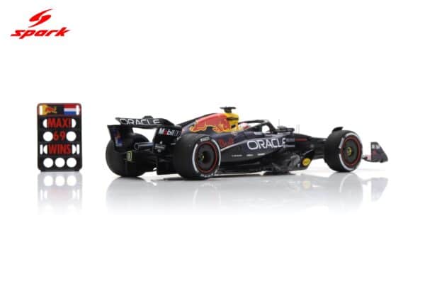 Spark 1:43 Oracle Red Bull Racing RB21 No.1 Winner Las Vegas GP 2025 Max Verstappen with Pit Board (S9669) Resin Model 14 Spark 1:43 Oracle Red Bull Racing RB21 No.1 Winner Las Vegas GP 2025 Max Verstappen with Pit Board (S9669) Resin Model