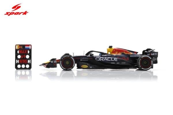 Spark 1:43 Oracle Red Bull Racing RB21 No.1 Winner Las Vegas GP 2025 Max Verstappen with Pit Board (S9669) Resin Model 15 Spark 1:43 Oracle Red Bull Racing RB21 No.1 Winner Las Vegas GP 2025 Max Verstappen with Pit Board (S9669) Resin Model